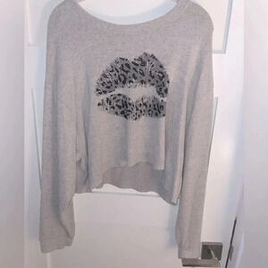Ll- SOFT LE LIS GREY ROUND NECK CROPPED PULLOVER SWEATER WITH ANIMAL PRINT L